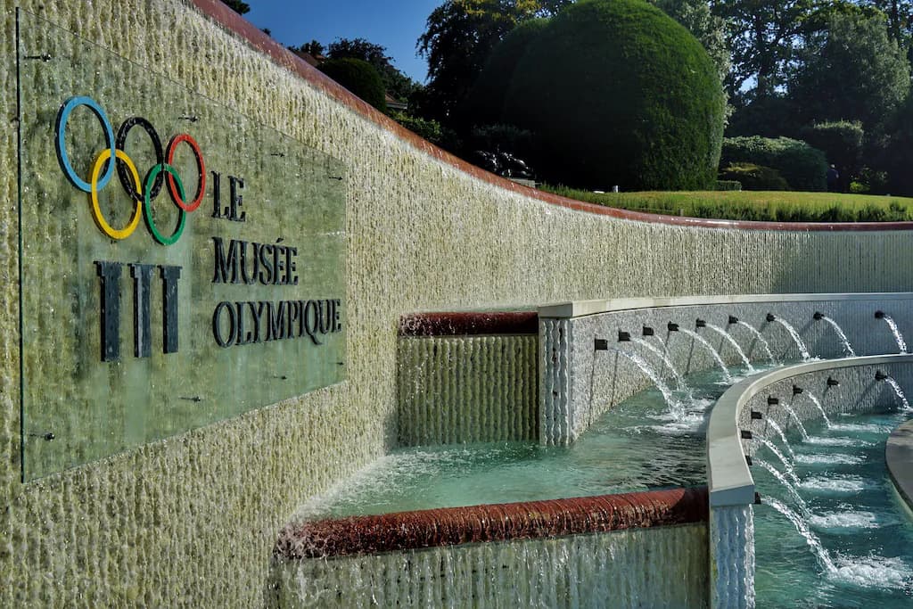 Musée Olympique mit olympischen Ringen